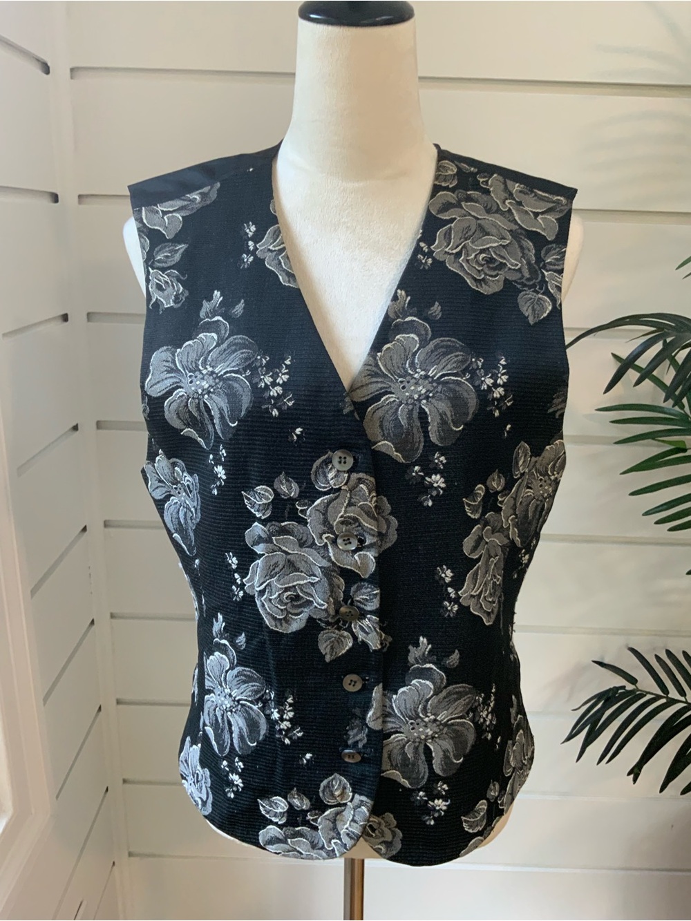 Vintage 90’s Rare Liz Claiborne Women’s Black Floral Button-Front Vest Size 10